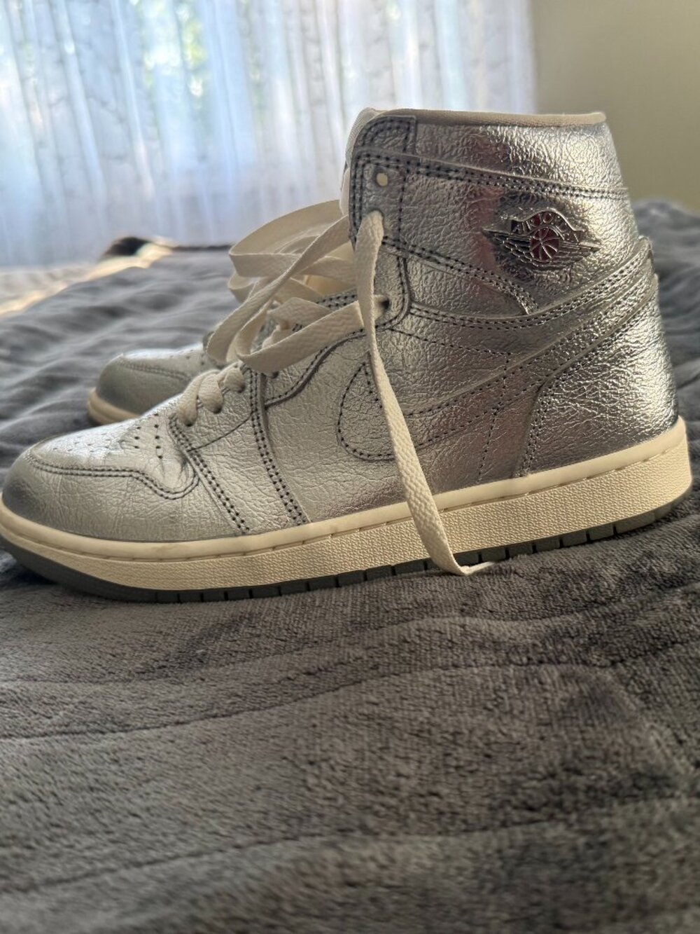 Nike Silver High Tops - Picture 3 of 5